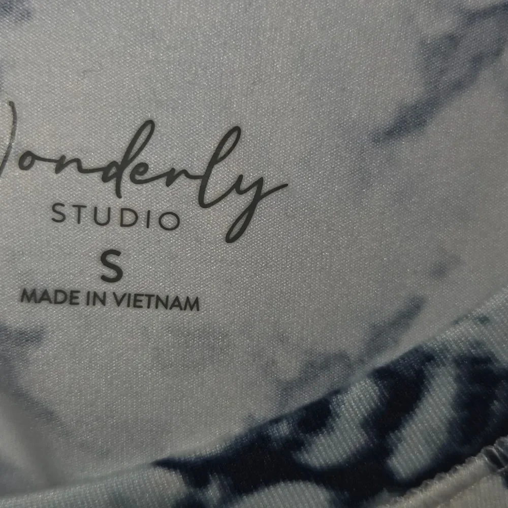 Wonderly NEW Blue & White Watercolor Tie Dye Stretch Blouse - Picture 6 of 12